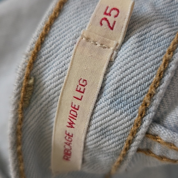 25 X 32 (Long) Premium Levi's Ribcage Wide Leg Never Worn - Picture 5 of 6